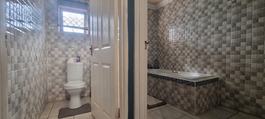 4 Bedroom Property for Sale in Amalinda Eastern Cape